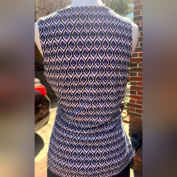 White House/Black Market Sz S Geometric Pattern Ruched Waistline-Sleeveless Top - Picture 3 of 6